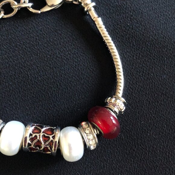 Gorgeous Bella Perlina Burgandy Red Charm Bracelet. One Size. - Picture 7 of 12